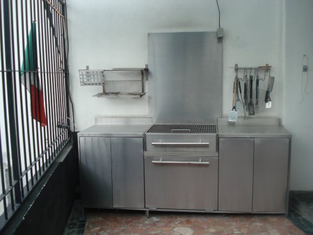 Asador de acero inoxidable con ataúd